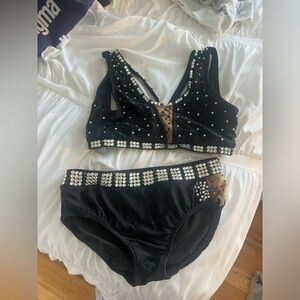 DANCE COSTUME
